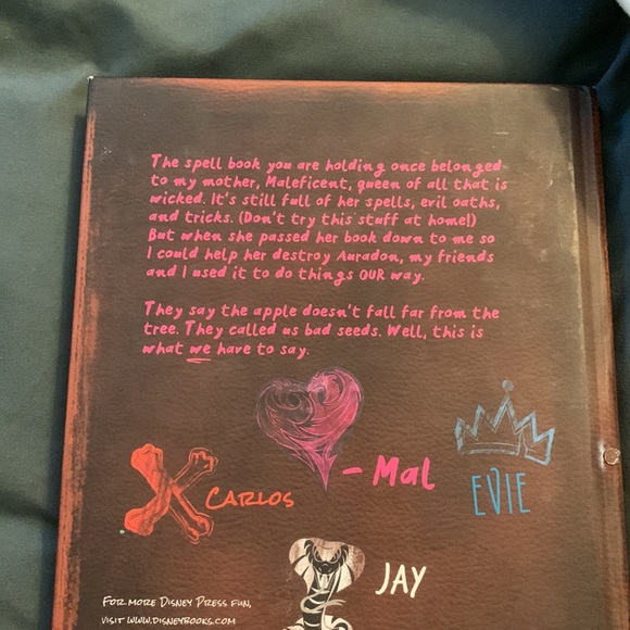 Disney’s Descendants Mal’s Spell Book - Picture 2 of 4